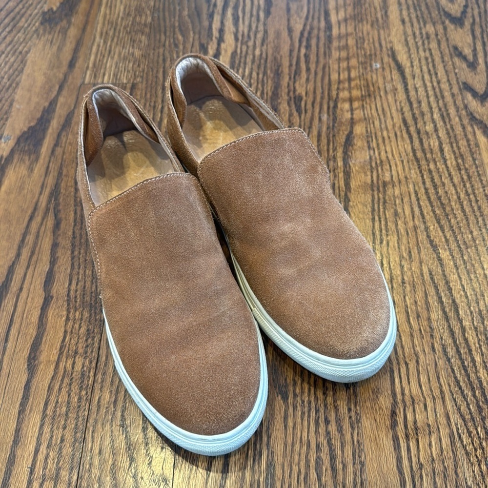 J. Slides caramel suede slip on loafers padded heel “tongue”. White sidewalls. - Picture 2 of 8